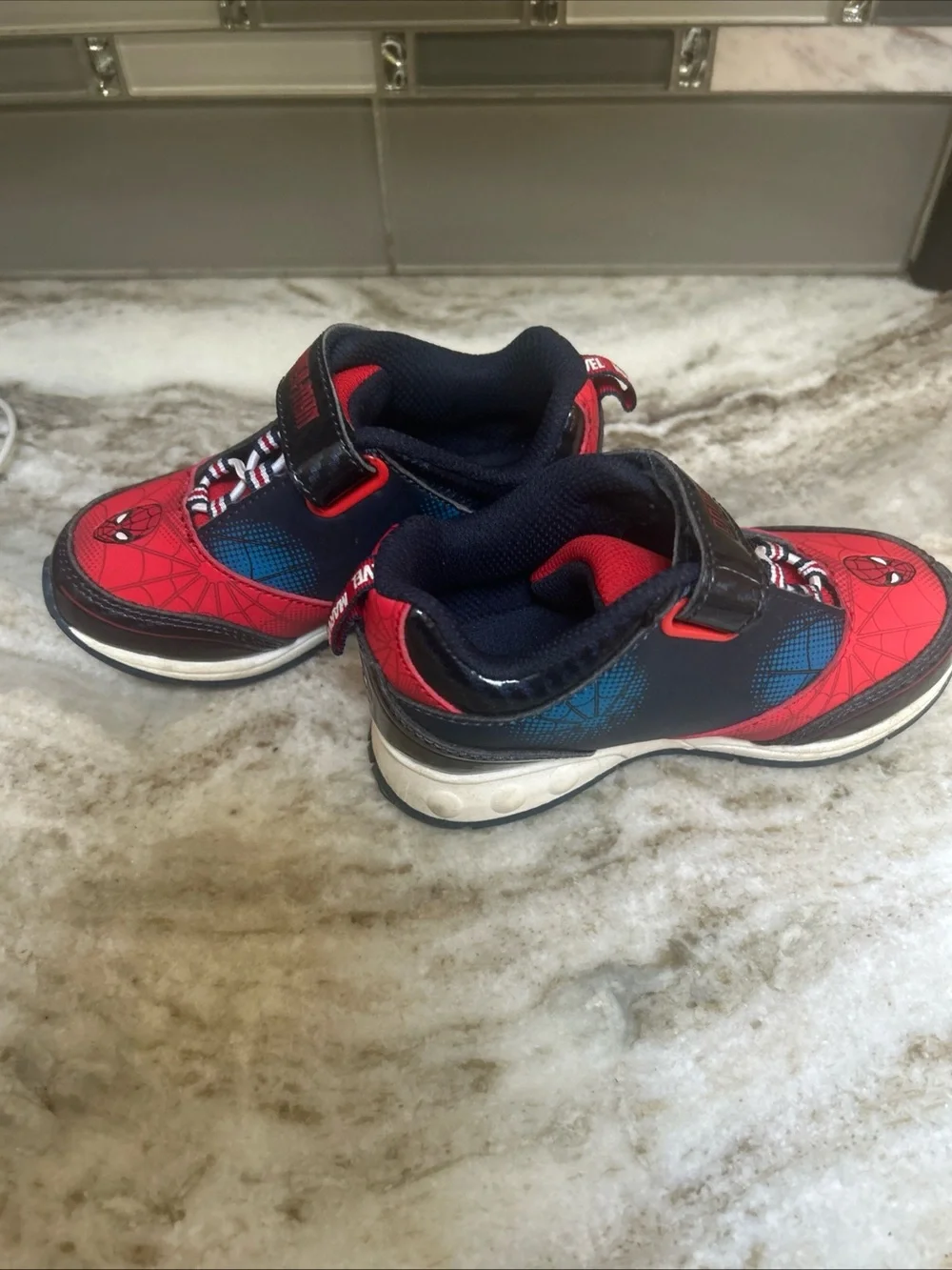 Marvel SpiderMan Toddler Boys Light-up Athletic Shoe Sneakers Size: Kids  8